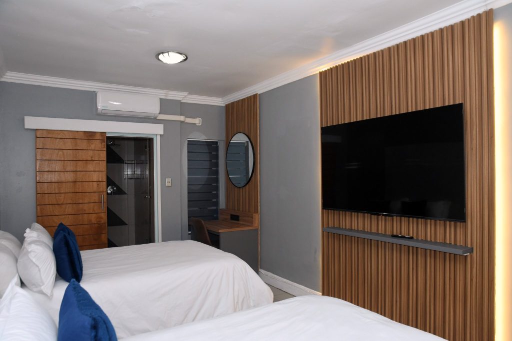 Family Room Accommodation-Port Elizabeth Solar Power System Suppliers Family Room (Room 1) at Al-Beit Lodge, Summerstrand, Gqeberha at night